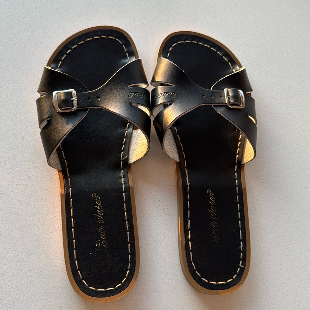 🌊Salt Water ☀️ Dark Blue Sz 8 by Hoyway Awesome condition Spring ready